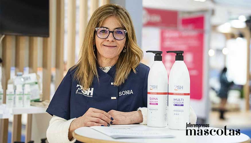 Sonia Cozar, peluquera, estilista canina y felina, seminarista y formadora de PSH Cosmetics