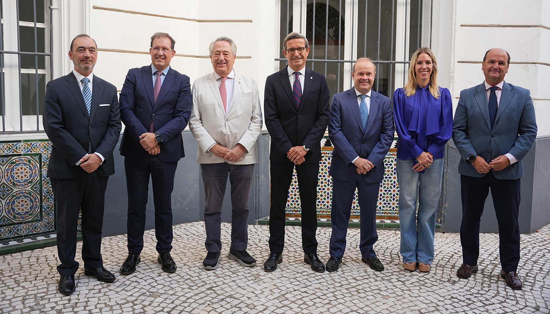 De izquierda a derecha...