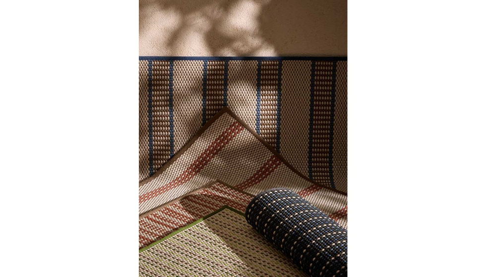 Juego visual de materiales y paisajes cercanos como la arena, el mar...