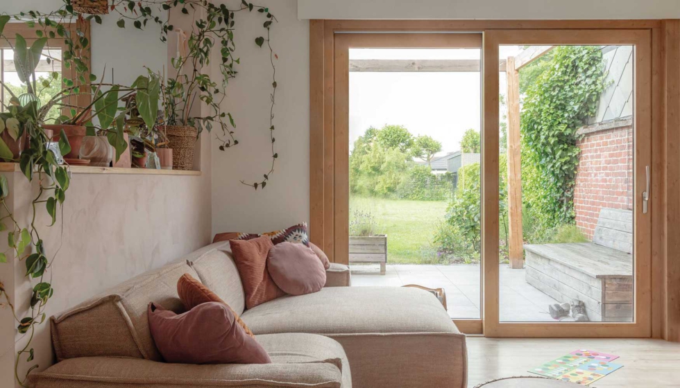 Las soluciones de cerramiento en PVC y aluminio de la compa��a facilitan a los arquitectos crear espacios funcionales...