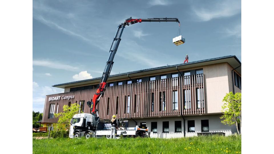 A grua PK 880 TEC j� est� dispon�vel para encomendas atrav�s da sua rede comercial na Pen�nsula Ib�rica