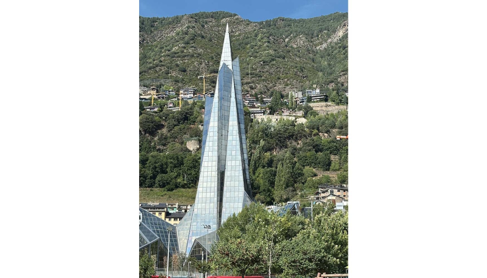 Imagen de la vanguardista torre dise�ada por el arquitecto franc�s Jean-Michel Ruols que en 2026 incorporar� un hotel