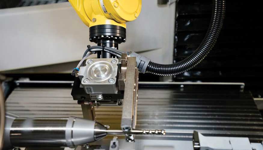 Carga robotizada con doble pinza y cuatro pal�s de 300 x 300 mm