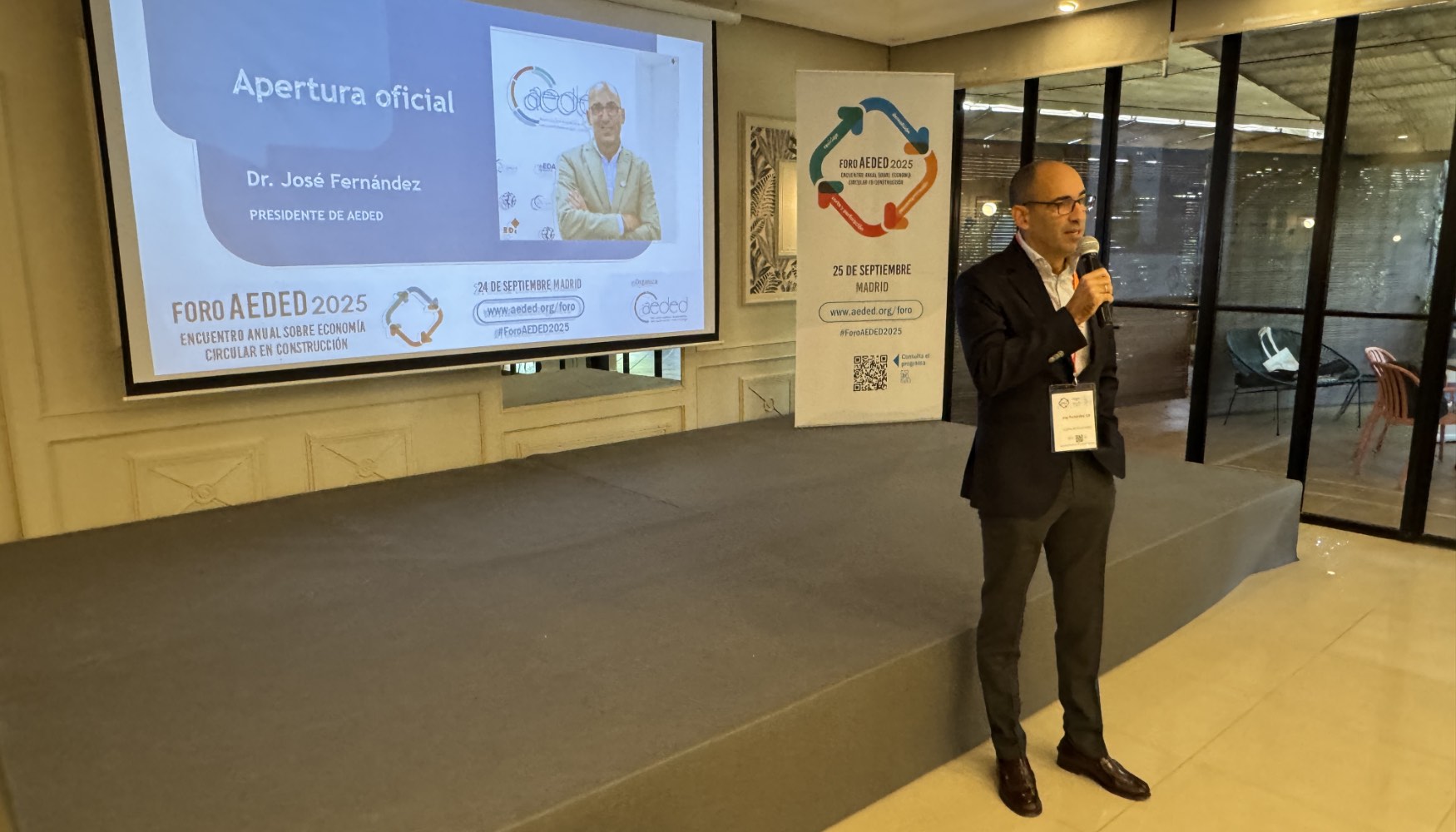 Apertura oficial del Foro Aeded 2025 por parte del presidente de la Asociacin, Jos Fernndez Gil