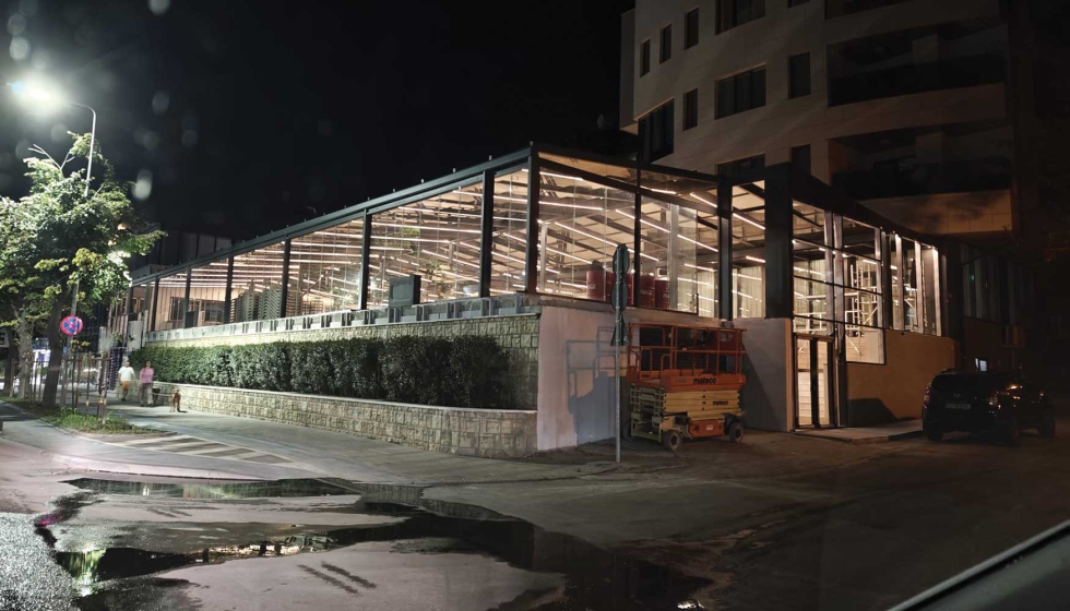 El sistema de techo m�vil se complet� con las correderas perimetrales TKD, sin perfiles verticales...