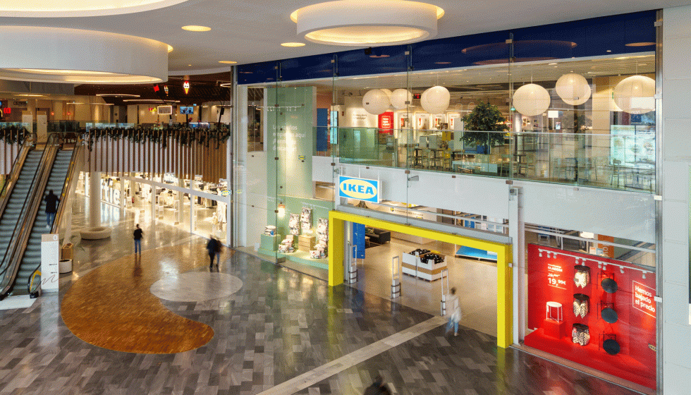 Figura 5: a. Vista general de la nueva fachada en su contexto. Foto: David Spence