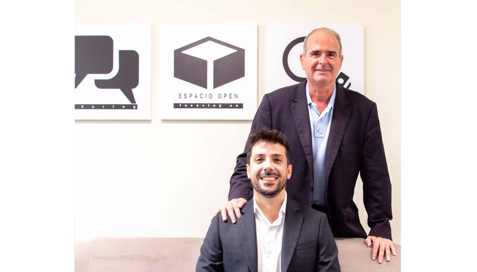 Javier Clariana (arriba) pasa el relevo a �lvaro Gonz�lez, como nuevo responsable de Consumibles en Heidelberg Spain...