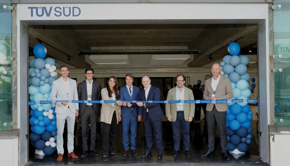 Stefan Merkl, Head of Mobility Industry; Miguel Garc�a-Escudero, CFO T�V S�D Espa�a y Portugal; Isabel Morillas MOI Director; Jes�s Moreno...