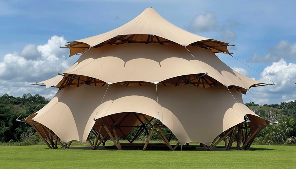 Banwag, la construccin de arquitectura textil, que simboliza la unin cultural filiipina, con tejidos de Sauleda