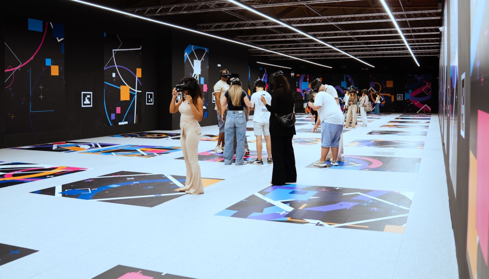 Detalle de algunos asistentes viviendo esta experiencia inmersiva que tiene una duraci�n aproximada de 45 minutos