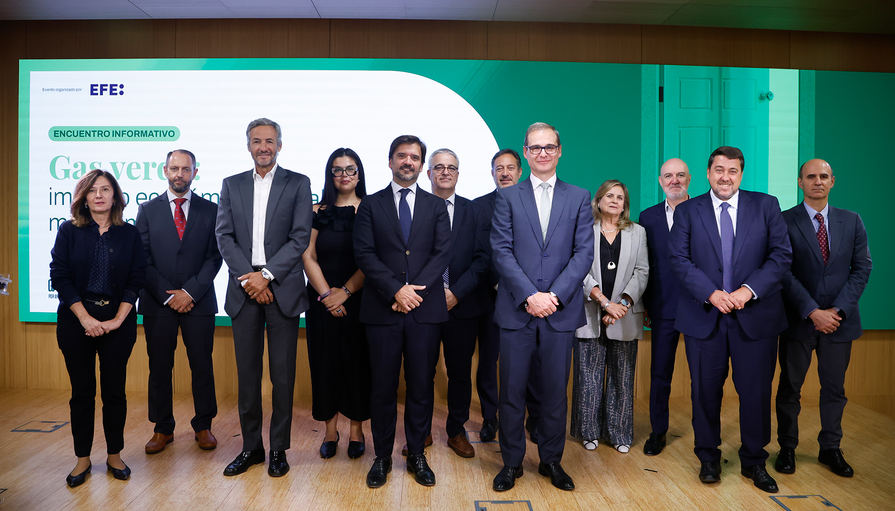 Foto de familia de los participantes en la jornada