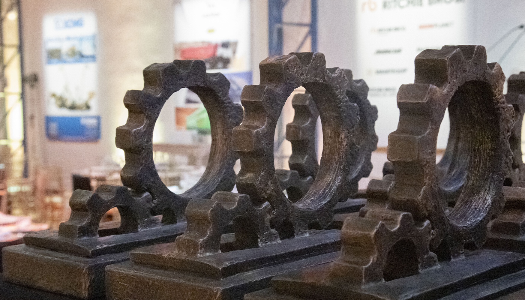 Las ic�nicas estatuillas con el engranaje ya esperan a los ganadores de los XIX Premios Potencia