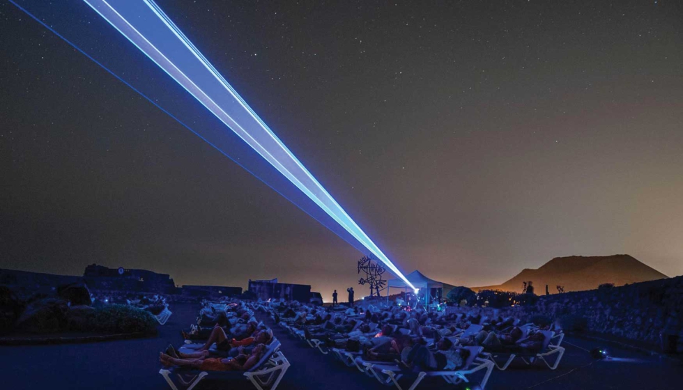 Espectacular proyecci�n inmersiva de Playmodes bajo el cielo estrellado de la isla para cerrar Equinox Lanzarote