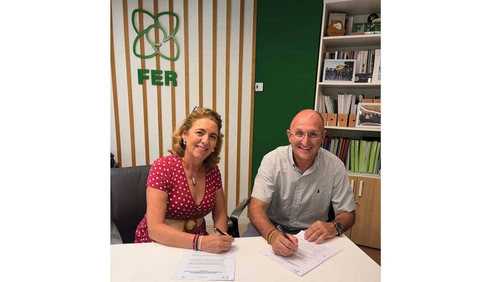 Alicia Garc�a-Franco, directora general de FER, y Jos� Miguel Vendrell Guillem, director de SUN REPACK, durante la firma del acuerdo...
