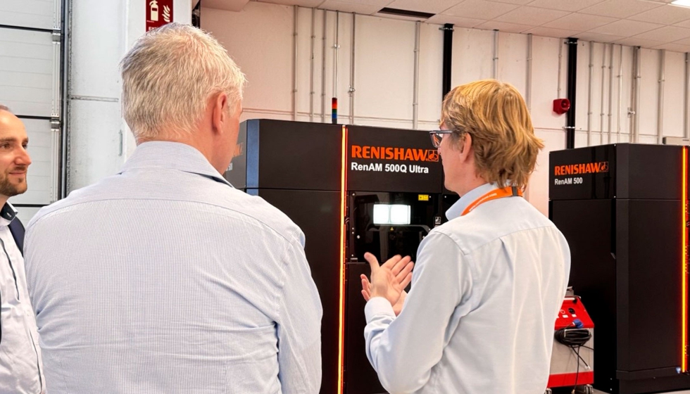 Los delegados de Formnext atendieron con inters las explicaciones de Jan olc...