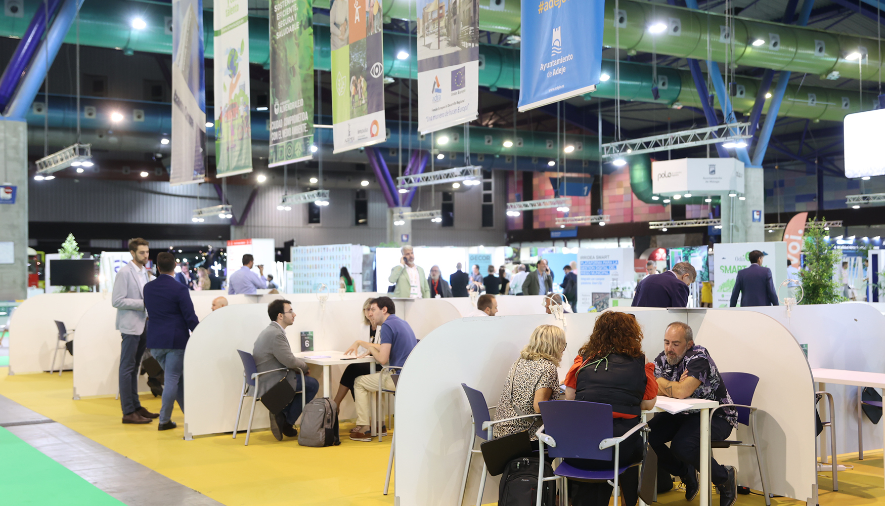 En el foro participan 88 empresas que muestran las ltimas innovaciones en campos como energa solar, plataformas de datos, gemelos digitales...