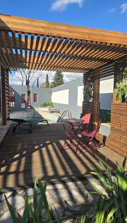 Ejemplo de prgola bioclimtica correder de JMH Concepteur en madera