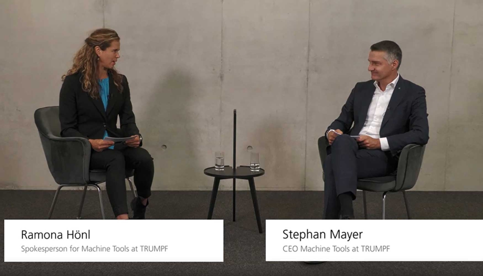Stephan Mayer, director general de Trumpf Mquina-Herramienta, durante la rueda de prensa previa a Blechexpo, con Ramona Hnl...
