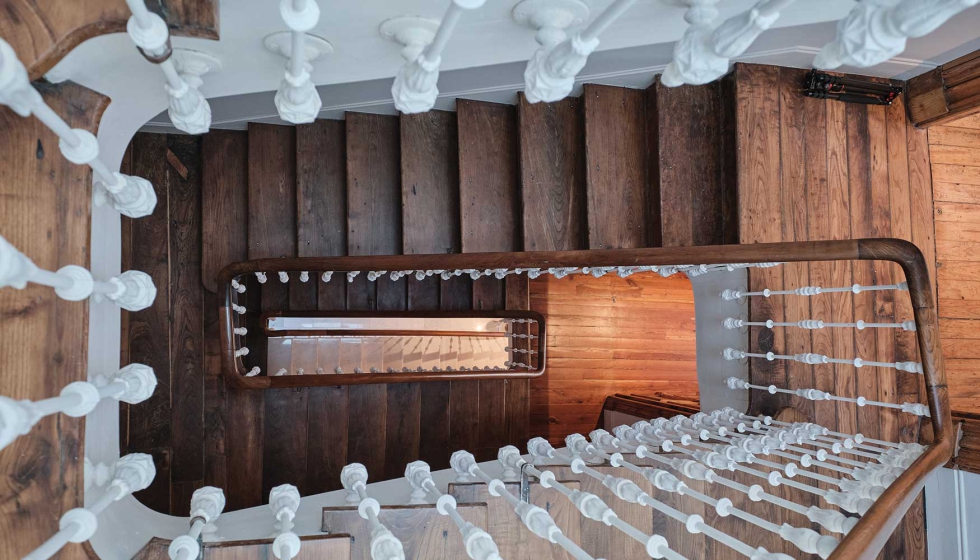 Elementos arquitect�nicos originales del edificio, tales como la forja de las escaleras...