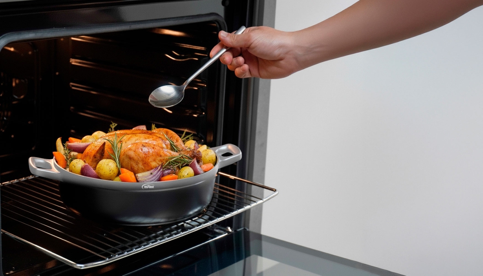 Revolutline se puede meter en el horno hasta 220 C, gracias a sus asas y siliconas extrables