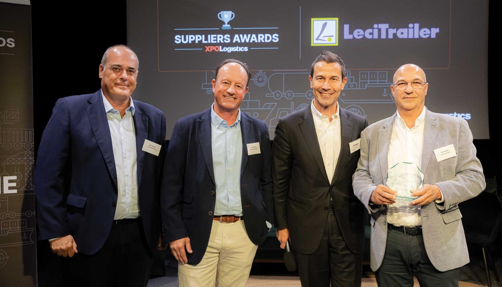 Carlos Leci�ena, CEO de Lecitrailer (a la derecha), junto a representantes de XPO Logistics durante la entrega del premio...