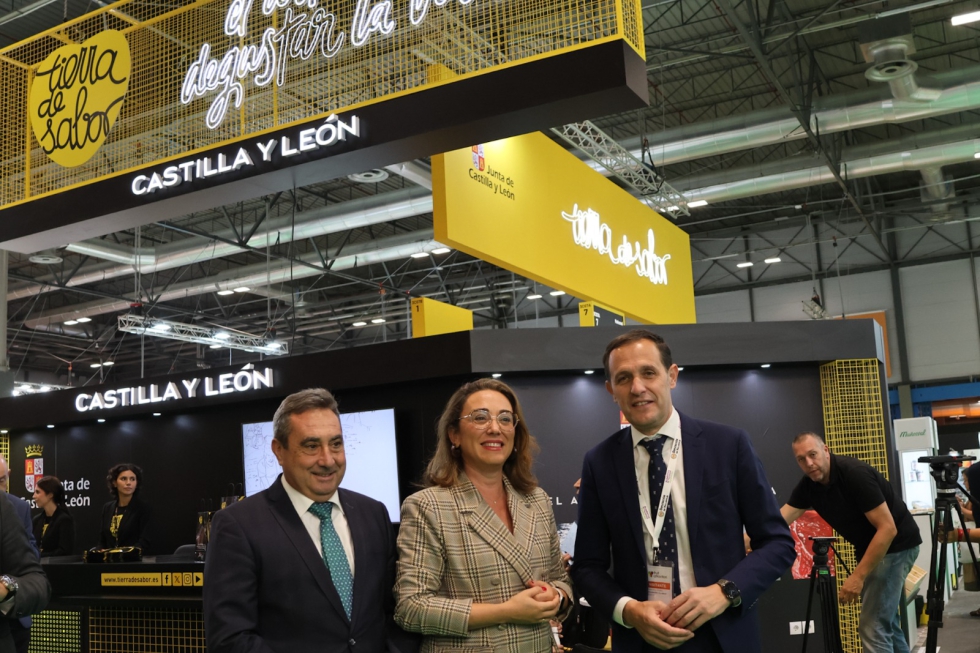 Rafael S�ez, director general del Instituto Tecnol�gico Agrario de Castilla y Le�n (ITACYL), Mar�a Gonz�lez Corral, consejera de Agricultura...