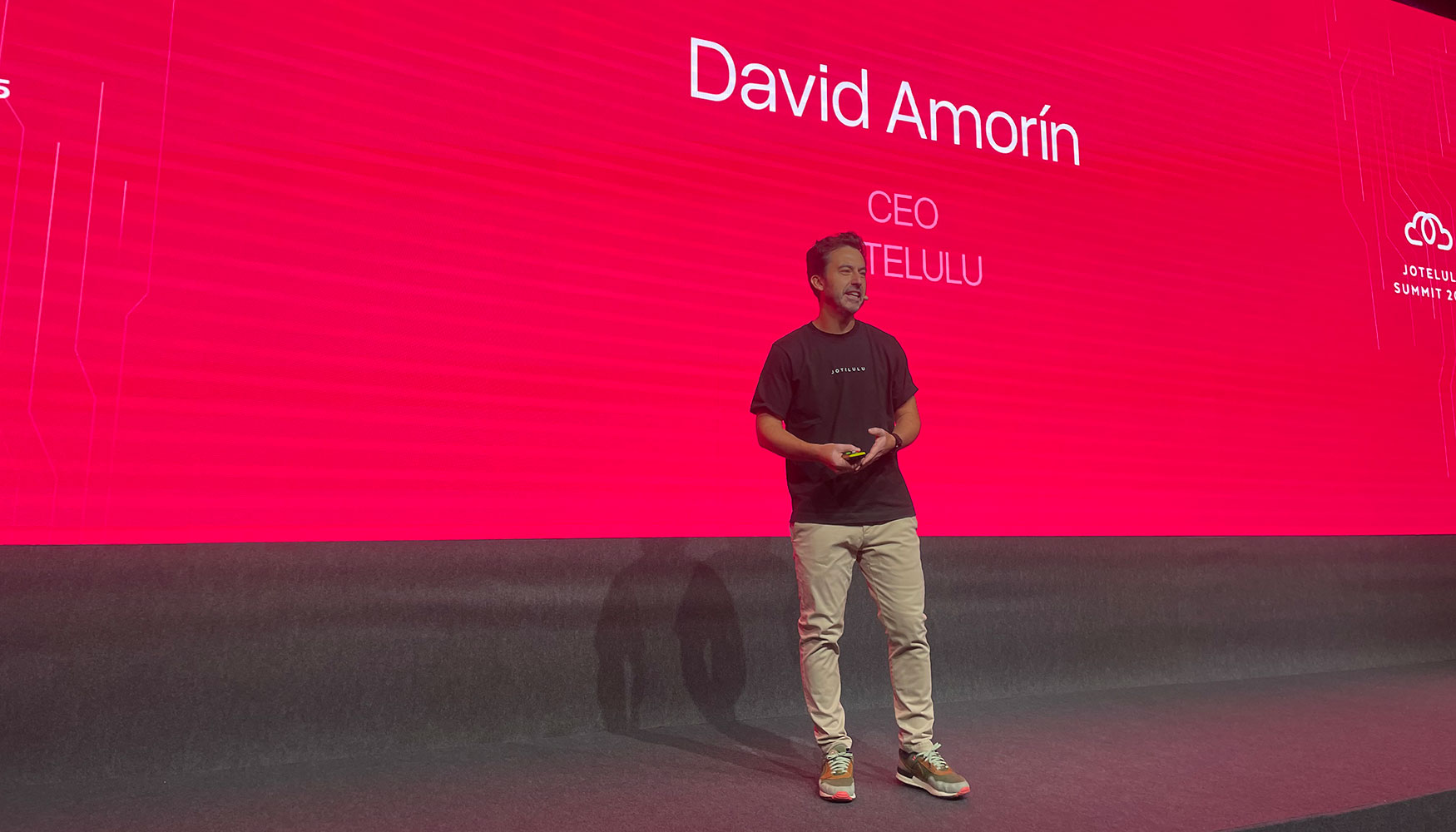 David Amor�n, CEO de Jotelulu
