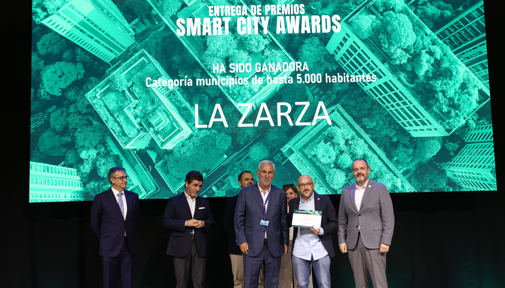 En la categora de municipios de hasta 5.000 habitantes de los Smart City Awards, La Zarza (Badajoz) fue reconocida por sus iniciativas en transporte...