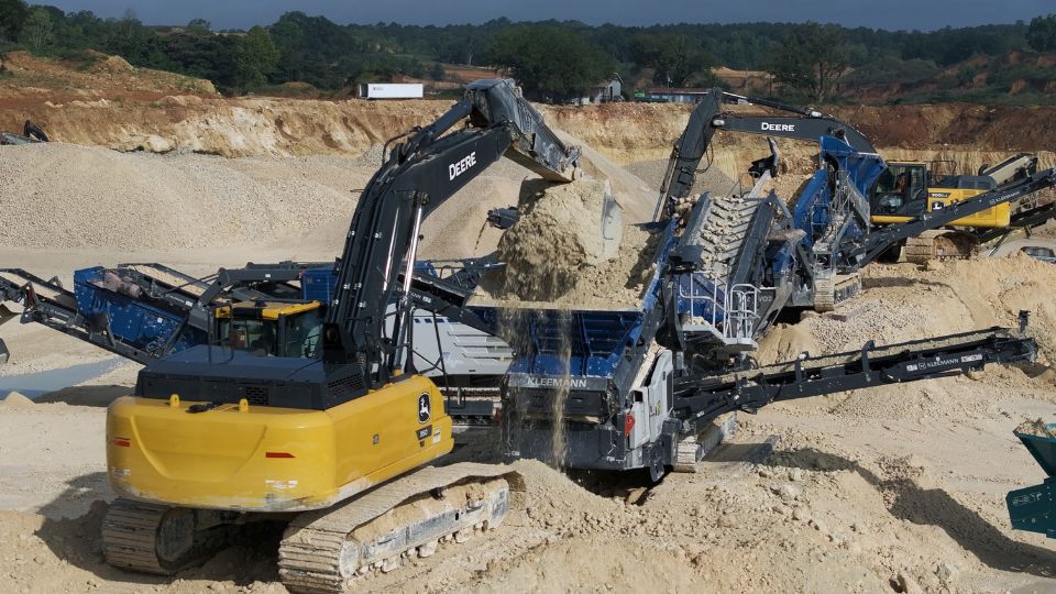 As duas peneiras de pe�as grossas da Kleemann produzem o material para a Fl�rida...