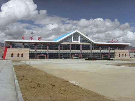 Nuevo aeropuerto de El Tibet, situado a 4.500 metros de altura sobre el nivel del mar
