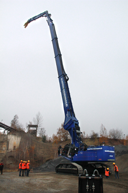 La excavadora de demolicin Hitachi ZX 870-3 alcanza los 50 m con su brazo ms largo