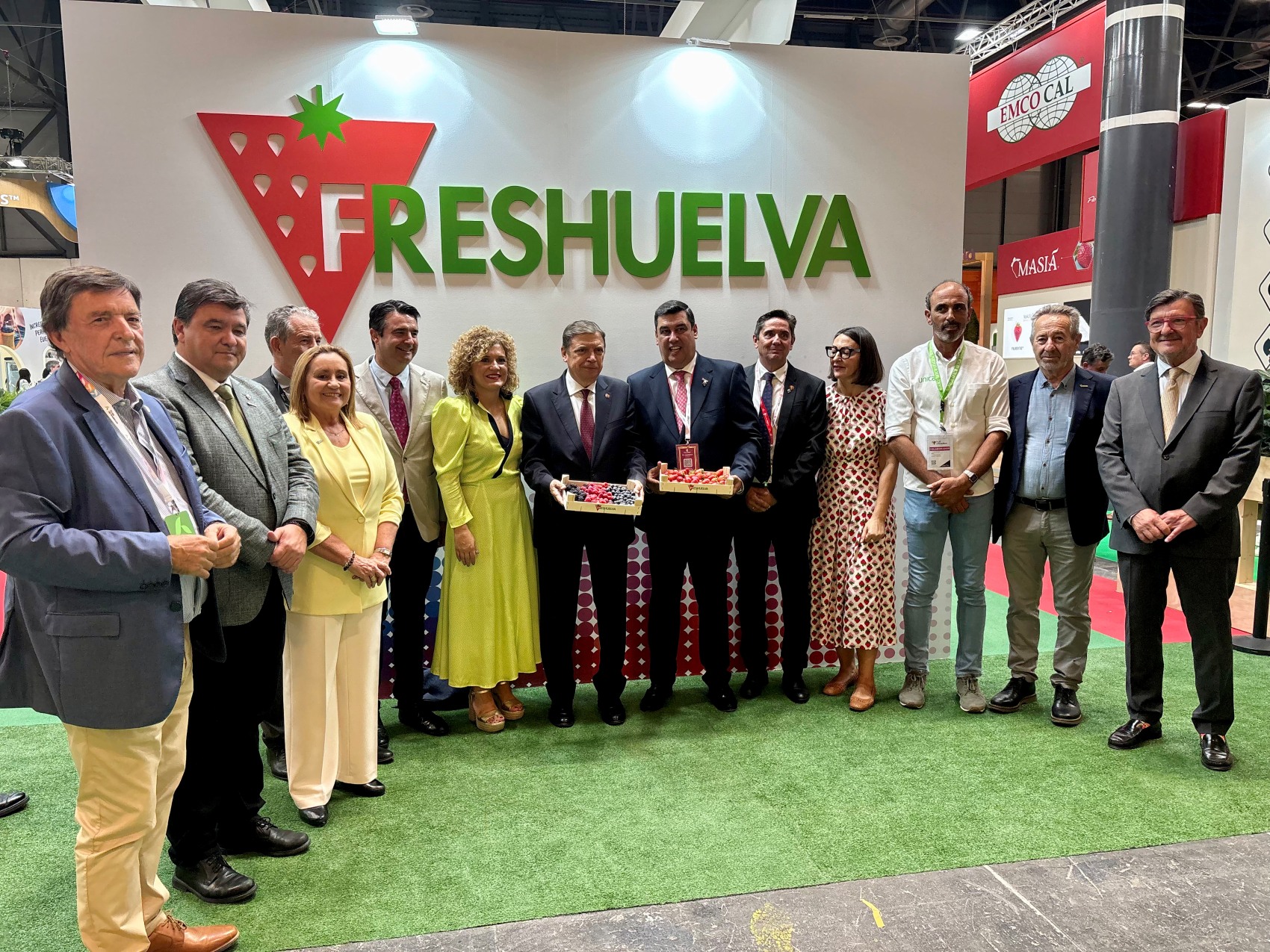 Visita del ministro de Agricultura, Luis Planas, al stand de Freshuelva en Fruit Attraction 2025
