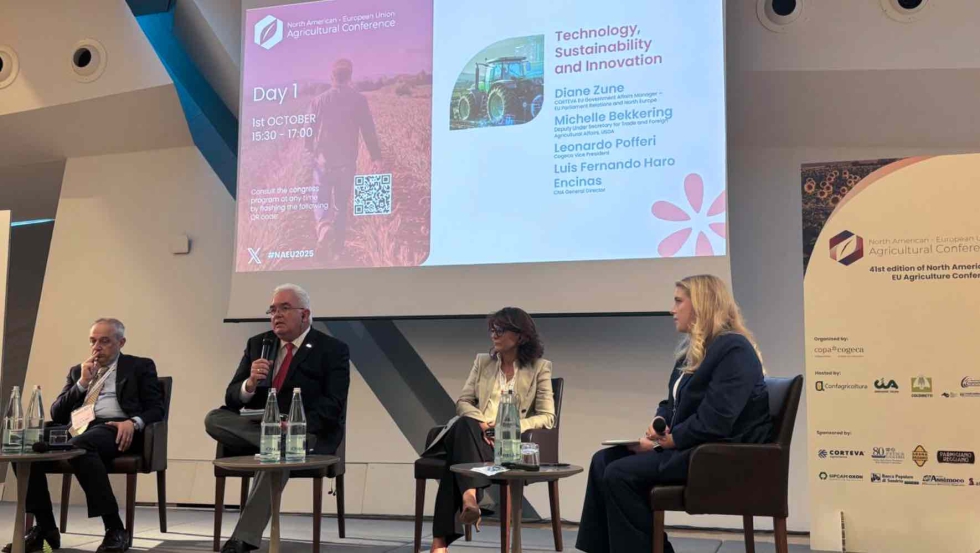 El programa incluy� diversas mesas redondas con expertos internacionales