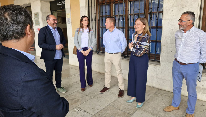 Instantes previos a la celebracin de la ltima sesin de la Mesa del Lechazo en Tordesillas (Valladolid)
