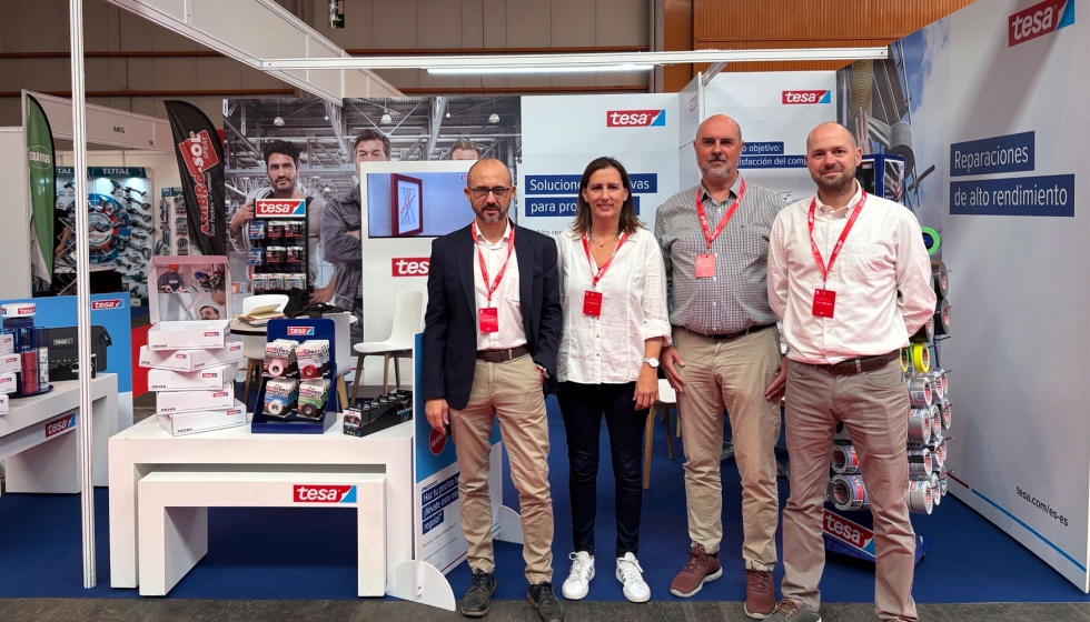 Equipo de tesa tape en la Feria Profer 2025