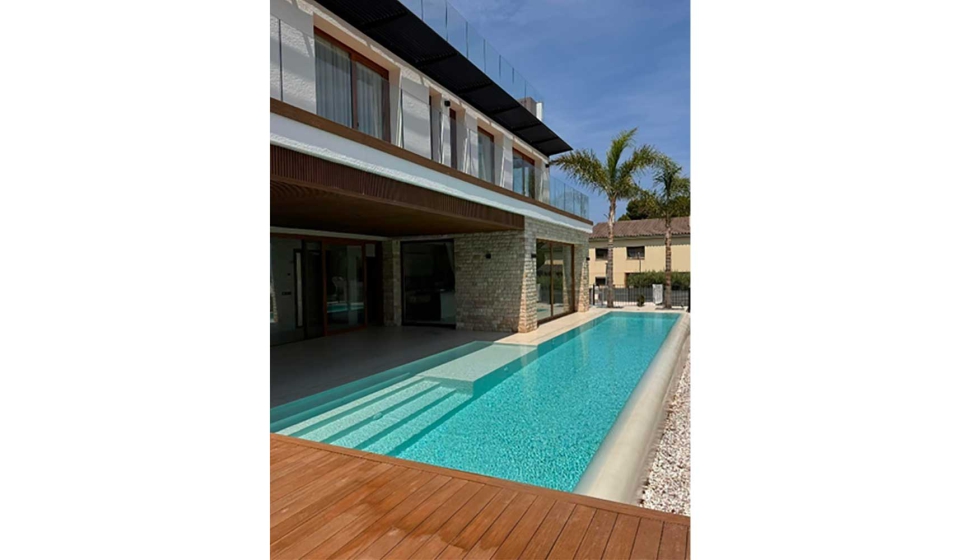 Ecopox CEM Plus 3C es una solucin efectiva para evitar fisuras y daos estructurales en zonas de piscina