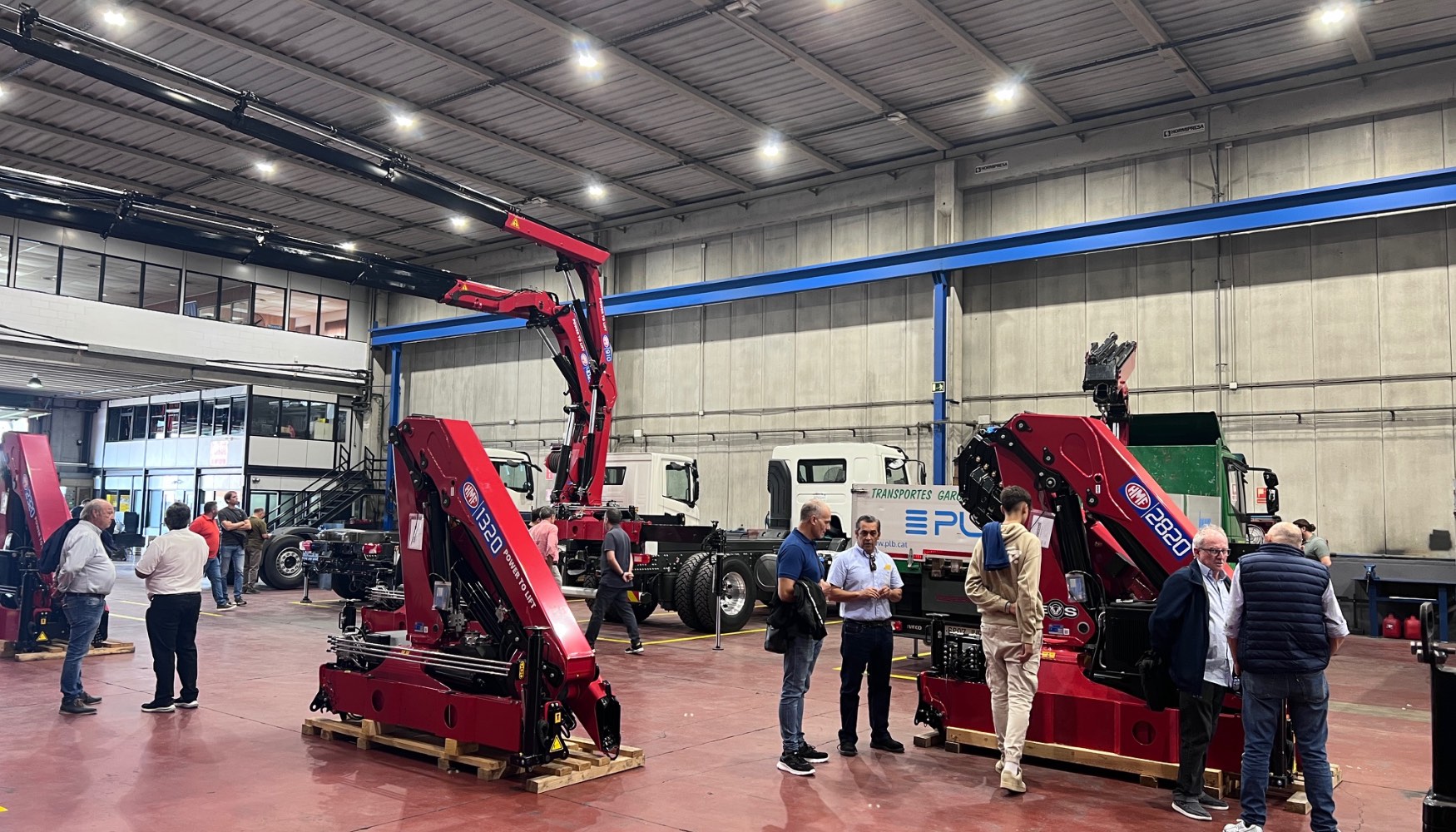 Numerosos clientes y colaboradores no quisieron perderse una jornada tan especial para HMF