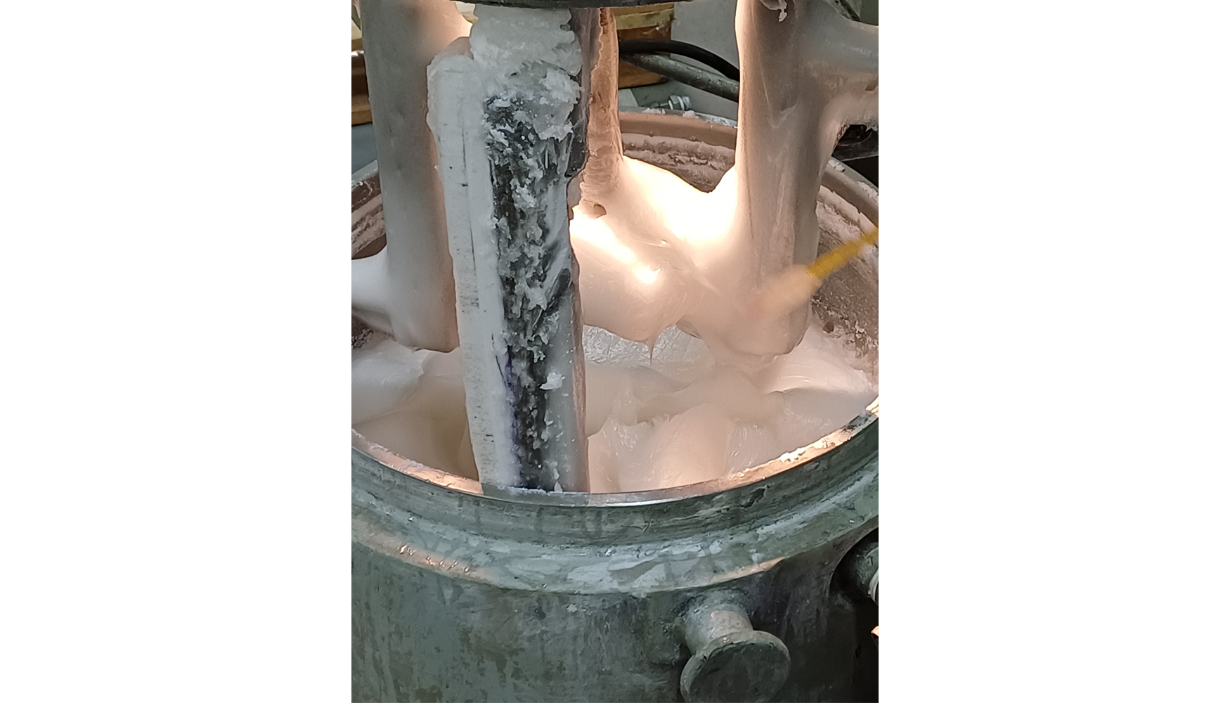 Incorporacin de slidos en bases oleosas