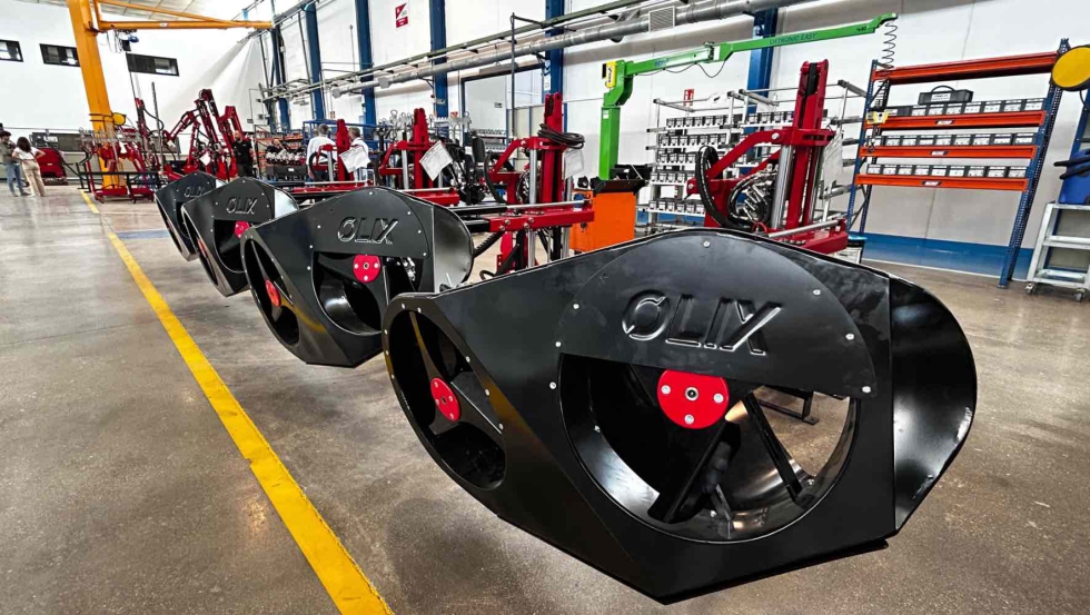 ID David dispone de una red comercial de ms de 100 puntos de venta en toda Espaa y exporta sus productos a ms de 50 pases...