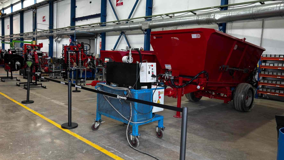 El acto se enmarc en la conmemoracin del 50 aniversario de la compaa, refundada en 1975