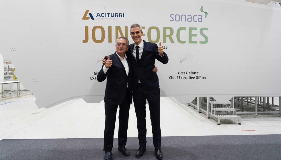 Gin�s Clemente, presidente ejecutivo de Aciturri (izq.) e Yves Delatte, CEO de Sonaca Group, tras la firma del acuerdo