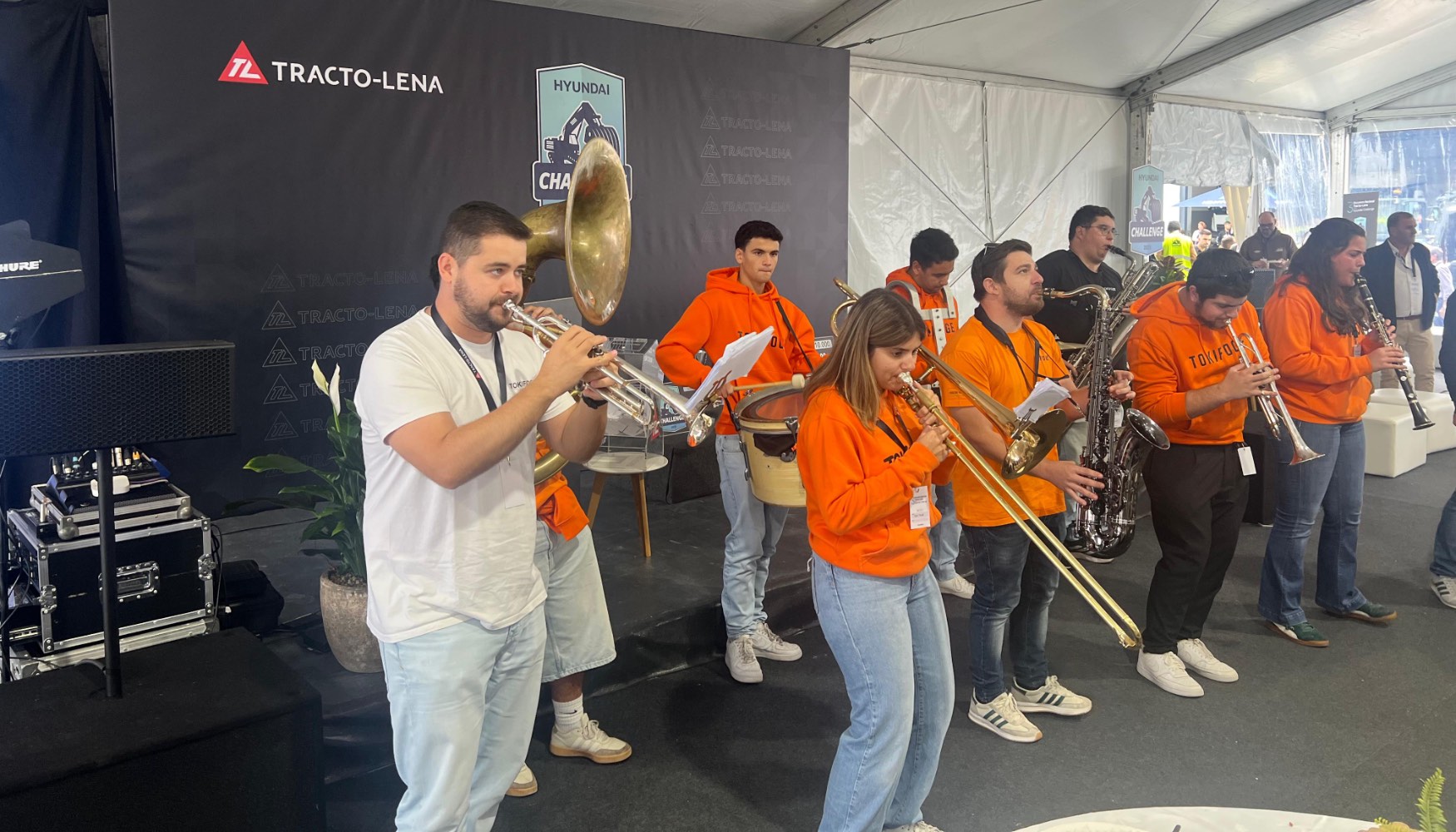 Una 'charanga' anim� la jornada a los cerca de mil asistentes