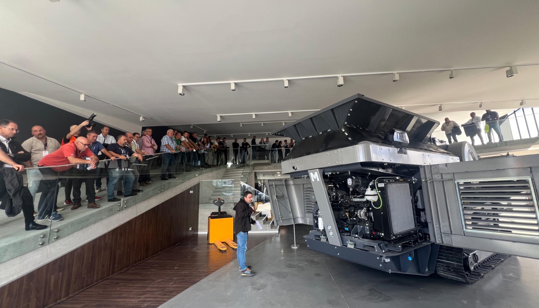 Presentaci�n de uno de los equipos m�viles para miner�a y reciclaje de la marca Komplet