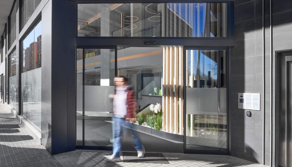 Las puertas automticas tienen una mayor incidencia en la reduccin de las prdidas trmicas...