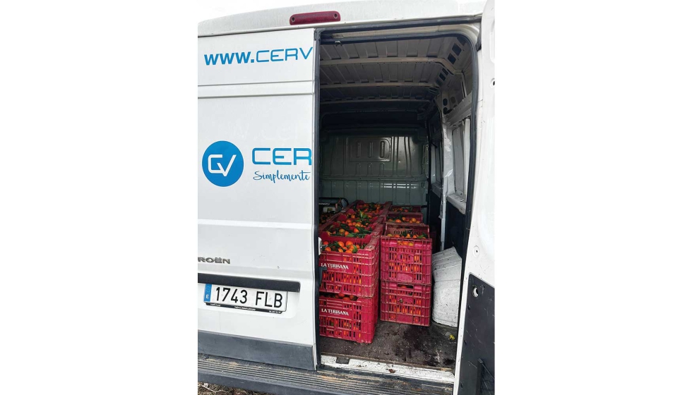 Cerviglas se puso al servicio del Ayuntamiento de Tur�s y de sus ciudadanos para ayudar en las tareas de limpieza del barro...