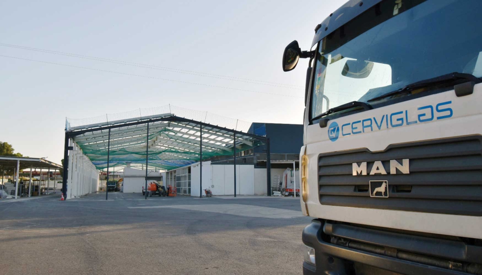 Sendas im�genes de los trabajos de ampliaci�n de la planta productiva y de nuevo muelle de carga de Cerviglas, que avanzan a buen ritmo...