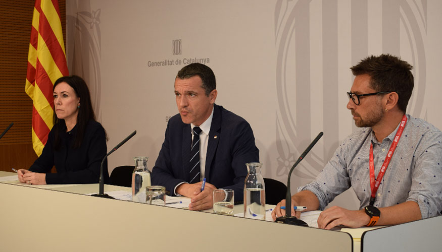 scar Ordeig, conseller de Agricultura, Ganadera, Pesca y Alimentacin de la Generalitat de Catalua, en el centro de la imagen...