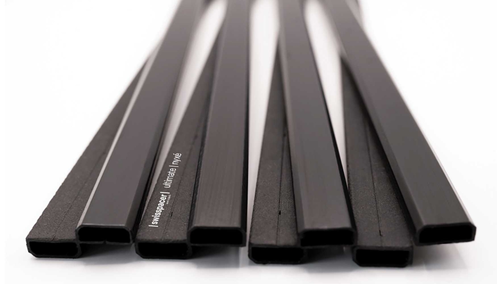 Swisspacer Ultimate | Nyx: diseo totalmente negro gracias a la lmina y al cuerpo del perfil, un detalle llamativo para arquitectos y proyectistas...