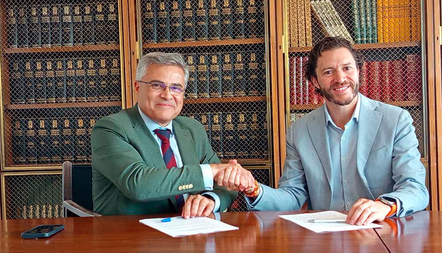 A la izquierda de las imgenes, Javier de Antonio, presidente de CEEES, y a la derecha Julio Martn...