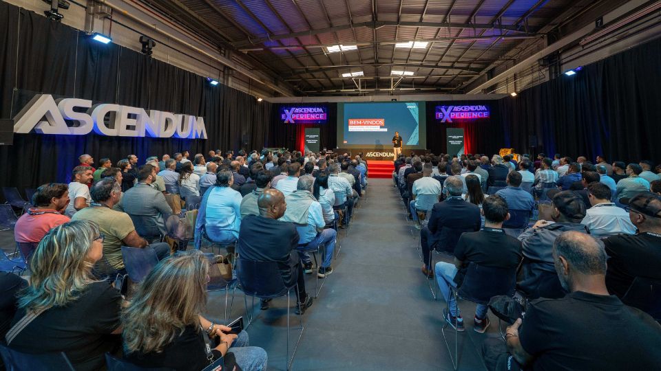 Mais de 300 clientes participaram num evento da Ascendum dedicado s solues e servios que esto a transformar o setor da construo...